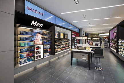 Press kit | 1332-01 - Press release | Rethink consumer experience and surpass sales objectives - Tuxedo - Commercial Architecture - Shoppers Drug Mart Richmond - Photo credit: Gadbois Photography