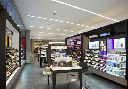 Press kit | 1332-01 - Press release | Rethink consumer experience and surpass sales objectives - Tuxedo - Commercial Architecture - Shoppers Drug Mart Richmond - Photo credit: Gadbois Photography