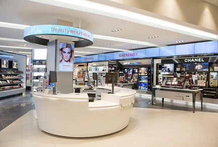 Press kit | 1332-01 - Press release | Rethink consumer experience and surpass sales objectives - Tuxedo - Commercial Architecture - Shoppers Drug Mart Calgary - Photo credit: Gadbois Photography