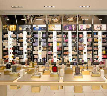 Press kit | 1332-01 - Press release | Rethink consumer experience and surpass sales objectives - Tuxedo - Commercial Architecture - Shoppers Drug Mart Calgary - Photo credit: Gadbois Photography