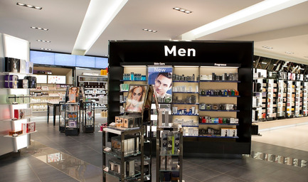 Press kit | 1332-01 - Press release | Rethink consumer experience and surpass sales objectives - Tuxedo - Commercial Architecture - Shoppers Drug Mart Calgary - Photo credit: Gadbois Photography