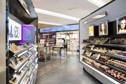 Press kit | 1332-01 - Press release | Rethink consumer experience and surpass sales objectives - Tuxedo - Commercial Architecture - Shoppers Drug Mart Calgary - Photo credit: Gadbois Photography