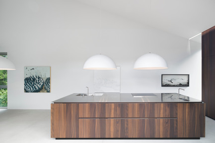 Dossier de presse | 1560-01 - Communiqué de presse | Holy Cross House - TBA / Thomas Balaban Architecte - Architecture résidentielle - Kitchen - Crédit photo : Adrien Williams