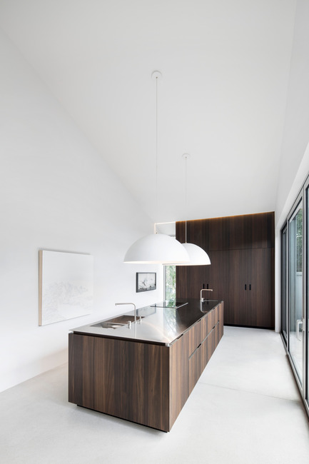 Dossier de presse | 1560-01 - Communiqué de presse | Holy Cross House - TBA / Thomas Balaban Architecte - Architecture résidentielle - Kitchen - Crédit photo : Adrien Williams