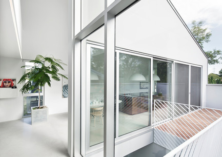 Dossier de presse | 1560-01 - Communiqué de presse | Holy Cross House - TBA / Thomas Balaban Architecte - Architecture résidentielle - Living room - Crédit photo : Adrien Williams