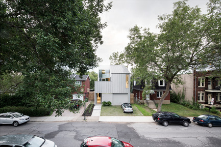 Dossier de presse | 1560-01 - Communiqué de presse | Holy Cross House - TBA / Thomas Balaban Architecte - Architecture résidentielle - Façade on Holy Cross - Crédit photo : Adrien Williams