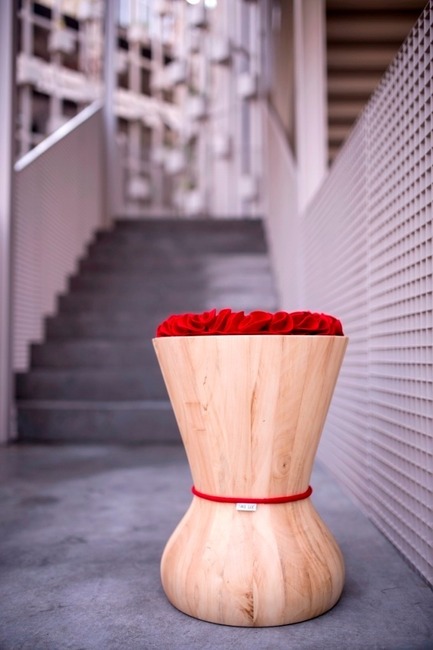 Press kit | 1548-03 - Press release | May Design Series 2015: Show Preview - UBM EMEA Built Environment - Residential Interior Design - TWO SIX Swithy stool red - Photo credit: TWO SIX