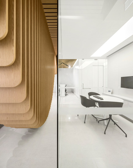 Dossier de presse | 967-02 - Communiqué de presse | Care Implant Dentistry - Pedra Silva Arquitectos - Architecture commerciale - Crédit photo :  Fernando Guerra &nbsp;http://ultimasreportagens.com/  