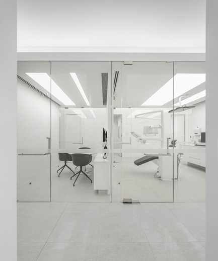 Dossier de presse | 967-02 - Communiqué de presse | Care Implant Dentistry - Pedra Silva Arquitectos - Architecture commerciale - Crédit photo :  Fernando Guerra &nbsp;http://ultimasreportagens.com/  