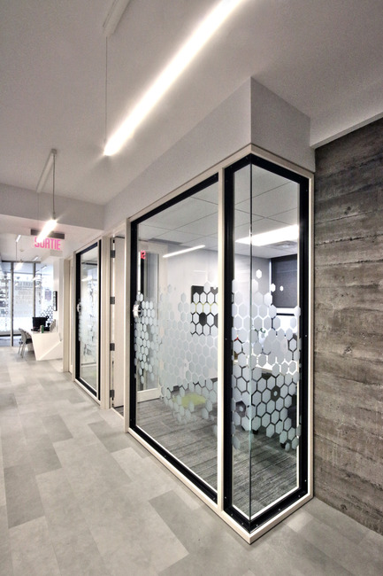 Dossier de presse | 1170-01 - Communiqué de presse | Centre de services du Mile-End de la Caisse Desjardins des Versants du mont Royal - Cardin Julien - Architecture commerciale - Bureau - Crédit photo : Vincent Audy