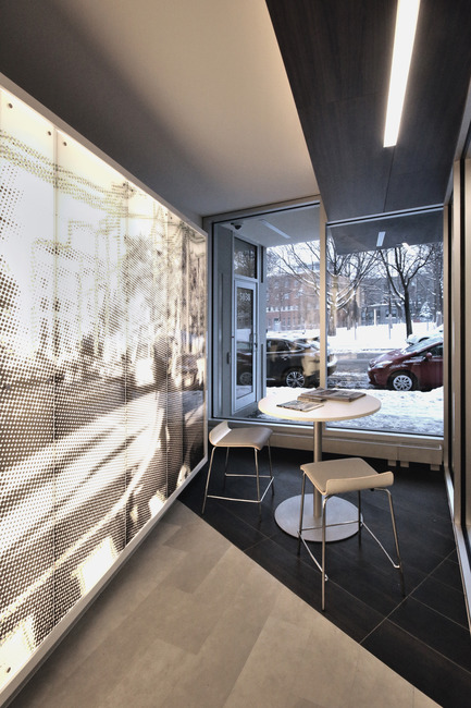 Dossier de presse | 1170-01 - Communiqué de presse | Centre de services du Mile-End de la Caisse Desjardins des Versants du mont Royal - Cardin Julien - Architecture commerciale - Mur lumineux - Crédit photo : Vincent Audy