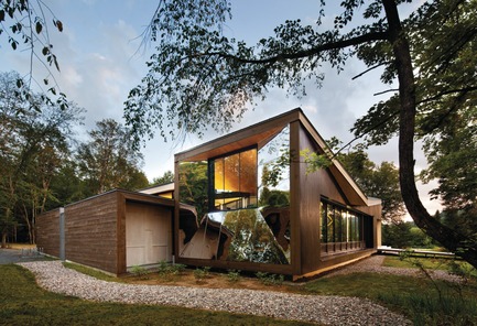 Dossier de presse | 673-05 - Communiqué de presse | Et les lauréats de la 7e édition des Grands Prix du Design sont… - Agence PID - Concours - CATÉGORIE DÉVELOPPEMENT DURABLEPRIX DÉVELOPPEMENT DURABLESmith Vigeant architectesCentre de découverte du parc national du Mont-Tremblant - Crédit photo : Stéphane Brügger
