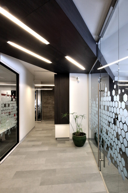 Dossier de presse | 1170-01 - Communiqué de presse | Centre de services du Mile-End de la Caisse Desjardins des Versants du mont Royal - Cardin Julien - Architecture commerciale - Bureau - Crédit photo : Vincent Audy
