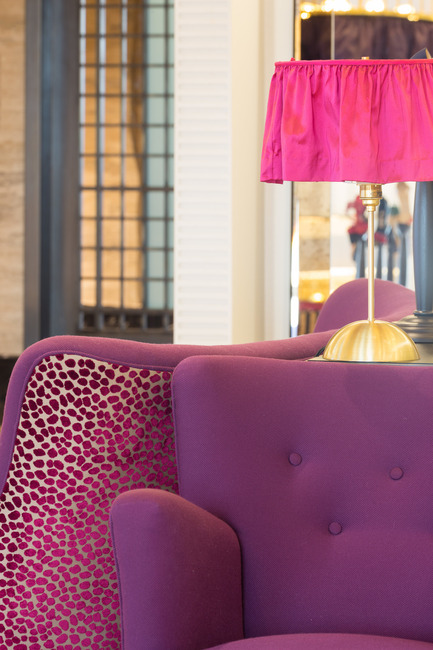 Press kit | 1555-01 - Press release | High Style in Shoe Heaven - Nick Leith-Smith Architecture + Design - Commercial Interior Design - Comfort and domestic quality of interior adds to sense of creating a salon - Photo credit: Quintin Lake