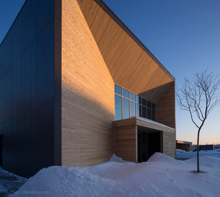 Dossier de presse | 1695-01 - Communiqué de presse | Nouveau siège social de STGM Architectes - STGM Architectes - Architecture commerciale - Crédit photo : Stéphane Groleau