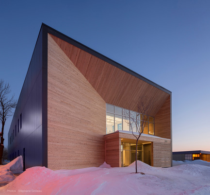 Dossier de presse | 1695-01 - Communiqué de presse | Nouveau siège social de STGM Architectes - STGM Architectes - Architecture commerciale - Crédit photo : Stéphane Groleau