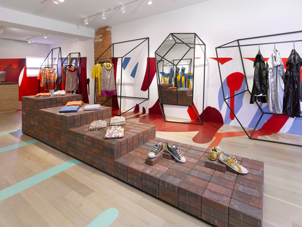 Dossier de presse | 611-19 - Communiqué de presse | "Mémoire et innovation", une Master Classe avec John Tong, designer - Index-Design - Évènement + Exposition - Anie Aime - Présentoir à soulier - Crédit photo : ©+TongTong
