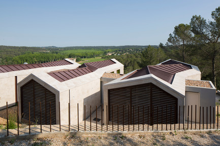 Dossier de presse | 921-03 - Communiqué de presse | Réalisation d’une maison individuelle - Elodie Nourrigat et Jacques Brion architectes - Immobilier - Crédit photo : Paul KOZLOWSKI 