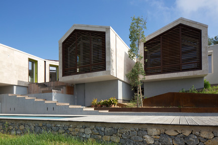 Dossier de presse | 921-03 - Communiqué de presse | Réalisation d’une maison individuelle - Elodie Nourrigat et Jacques Brion architectes - Immobilier - Crédit photo : Paul KOZLOWSKI 