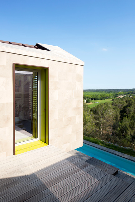 Dossier de presse | 921-03 - Communiqué de presse | Réalisation d’une maison individuelle - Elodie Nourrigat et Jacques Brion architectes - Immobilier - Crédit photo : Paul KOZLOWSKI 
