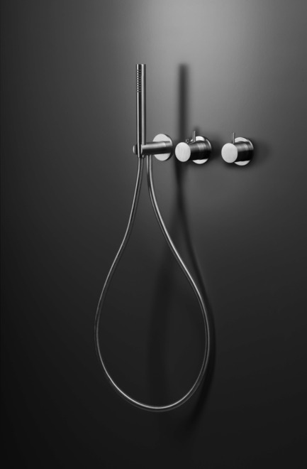 Dossier de presse | 1161-01 - Communiqué de presse | INOX stainless steel tapware series - New collection - Blu Bathworks - Produit - Inox Collection - Crédit photo : blu Bathworks
