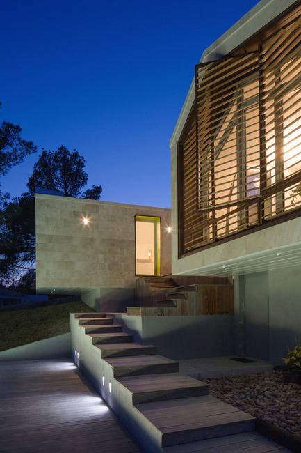 Dossier de presse | 921-03 - Communiqué de presse | Réalisation d’une maison individuelle - Elodie Nourrigat et Jacques Brion architectes - Immobilier - Crédit photo : Paul KOZLOWSKI 