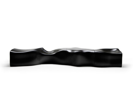 Dossier de presse | 990-01 - Communiqué de presse | JOKI Bench and DOM·I·NO Candle Holder - KAYIWA - Produit - JOKI Bench - Crédit photo : Image courtesy of KAYIWA