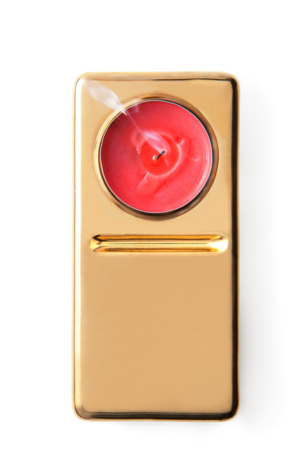 Dossier de presse | 990-01 - Communiqué de presse | JOKI Bench and DOM·I·NO Candle Holder - KAYIWA - Produit - DOM·I·NO Candle Holder (gilded) - Crédit photo : Image courtesy of KAYIWA