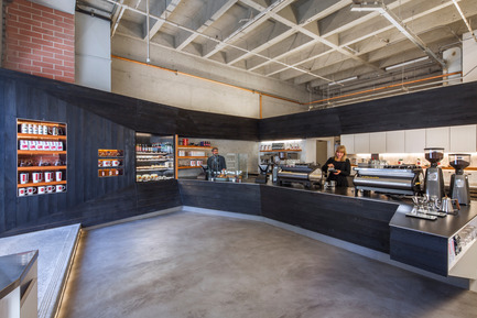Dossier de presse | 1771-01 - Communiqué de presse | Coffee Bar Revitalizes Area - jones | haydu - Architecture commerciale - Overall panorama - Crédit photo : Art Gray