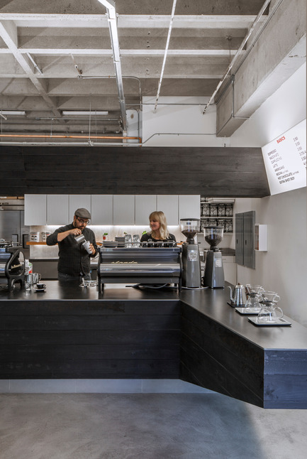 Dossier de presse | 1771-01 - Communiqué de presse | Coffee Bar Revitalizes Area - jones | haydu - Architecture commerciale - View of barista station - Crédit photo : Art Gray