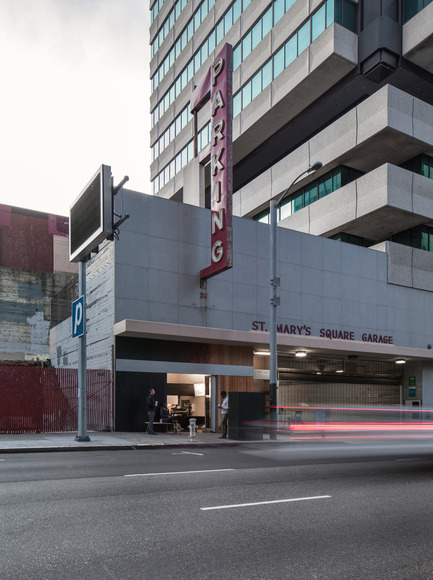 Dossier de presse | 1771-01 - Communiqué de presse | Coffee Bar Revitalizes Area - jones | haydu - Architecture commerciale - View from across Kearny Street - Crédit photo : Art Gray