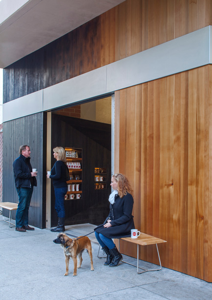 Dossier de presse | 1771-01 - Communiqué de presse | Coffee Bar Revitalizes Area - jones | haydu - Architecture commerciale - Entrance - Crédit photo : Art Gray