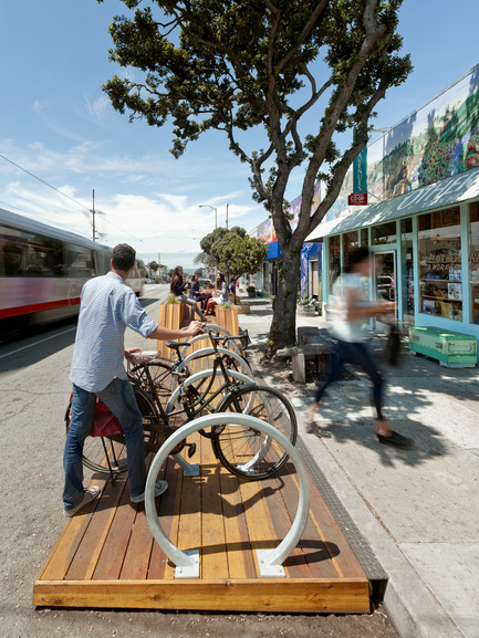 Dossier de presse | 1562-01 - Communiqué de presse | Sunset Parklet receives Special Recognition in Urban Design Award - INTERSTICE Architects - Design urbain - Crédit photo : Cesar Rubio