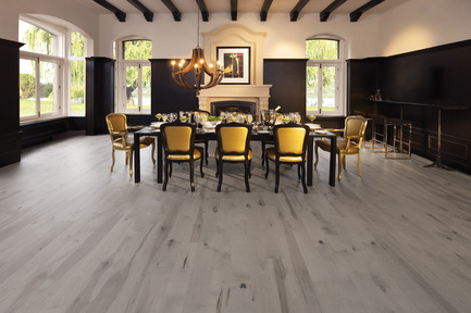 Dossier de presse | 1639-01 - Communiqué de presse | La nouvelle collection Flair de Mirage - Planchers de bois franc Mirage - Design d’intérieur résidentiel - Érable Grey Drizzle - Caractère prononcé<br> - Crédit photo : Planchers Mirage<br>