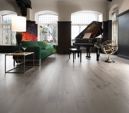 Dossier de presse | 1639-01 - Communiqué de presse | La nouvelle collection Flair de Mirage - Planchers de bois franc Mirage - Design d’intérieur résidentiel - Érable Grey Drizzle - Caractère prononcé<br> - Crédit photo : Planchers Mirage<br>