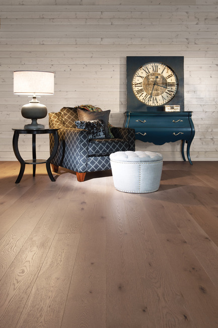 Dossier de presse | 1639-01 - Communiqué de presse | La nouvelle collection Flair de Mirage - Planchers de bois franc Mirage - Design d’intérieur résidentiel - Chêne blanc Sand Dune - Caractère prononcé<br> - Crédit photo : Planchers Mirage<br>