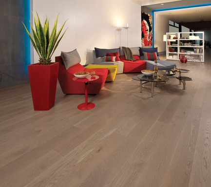 Dossier de presse | 1639-01 - Communiqué de presse | La nouvelle collection Flair de Mirage - Planchers de bois franc Mirage - Design d’intérieur résidentiel -  Chêne blanc Sand Dune - Caractère léger<br>  - Crédit photo : Planchers Mirage<br>