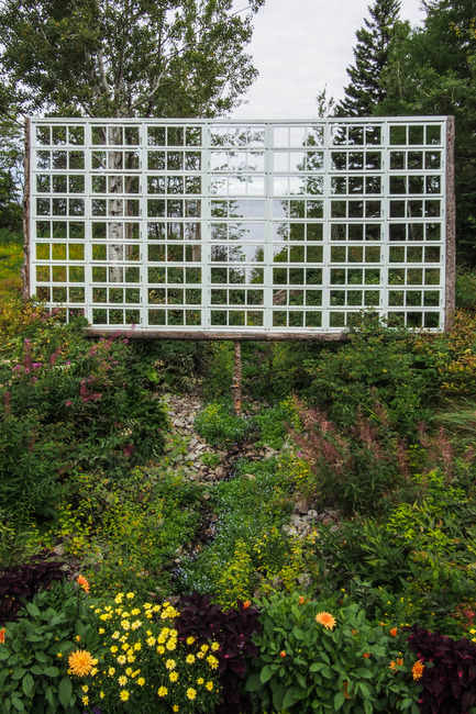 Press kit | 837-13 - Press release | Participatory Gardens for the 16th International Garden Festival - International Garden Festival / Reford Gardens - Landscape Architecture -    A DITCH WITH A VIEW (2011) <br>Ken Smith Workshop [Ken Smith, Hardy Stecker, Frank Barbour]<br><br>New York, United States<br><br>www.kensmithworkshop.com    - Photo credit: Louise Tanguay