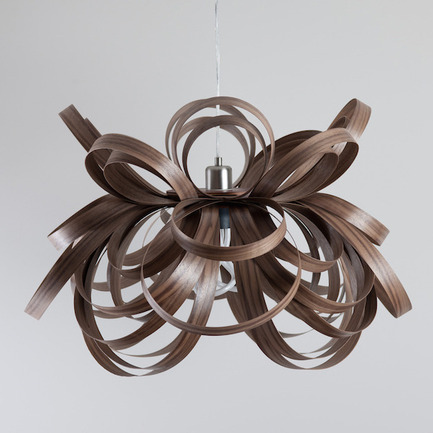 Dossier de presse | 1818-01 - Communiqué de presse | 100% Design showcases new talent alongside established UK and international brands, 23-26 September - 100% Design - Évènement + Exposition - Butterfly Pendant by Tom Raffield  - Crédit photo : Tom Raffield