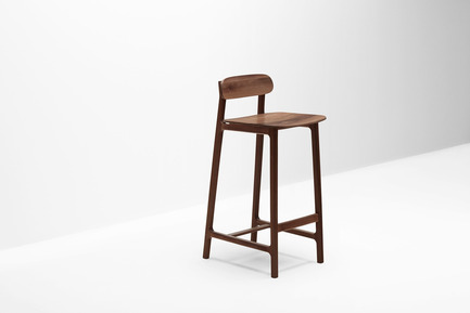 Dossier de presse | 1539-02 - Communiqué de presse | Discover H Collection 2015 - H Furniture Ltd. - Design industriel - Kensington Bar Stool - Crédit photo : Peter Guenzel
