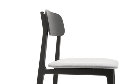 Dossier de presse | 1539-02 - Communiqué de presse | Discover H Collection 2015 - H Furniture Ltd. - Design industriel - Kensington Chair - Crédit photo : Peter Guenzel