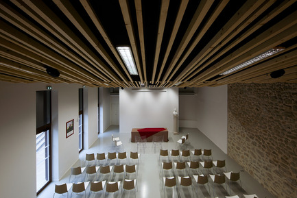 Dossier de presse | 921-09 - Communiqué de presse | Salle des mariages de Jacou - NBJ architectes - Architecture institutionnelle - Salle des Mariage de Jacou - Interieur - Crédit photo : Leslie Verdet