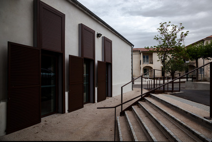 Dossier de presse | 921-09 - Communiqué de presse | Salle des mariages de Jacou - NBJ architectes - Architecture institutionnelle - Salle des Mariage de Jacou - Exterieur - Crédit photo : Leslie Verdet