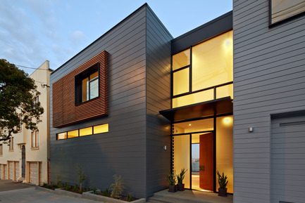Dossier de presse | 1733-02 - Communiqué de presse | Noe Residence - Studio VARA - Architecture résidentielle -   The main facade presents a quiet, private face to the public street . - Crédit photo : Bruce Damonte