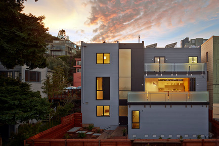 Dossier de presse | 1733-02 - Communiqué de presse | Noe Residence - Studio VARA - Architecture résidentielle -  The rear facade opens-up in terms of scale, massing and fenestration. - Crédit photo : Bruce Damonte