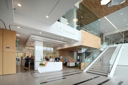 Dossier de presse | 1586-03 - Communiqué de presse | Caisse Desjardins Sainte-Foy - Hatem+D Architecture - Architecture institutionnelle - Crédit photo : Alexandre Guilbeault