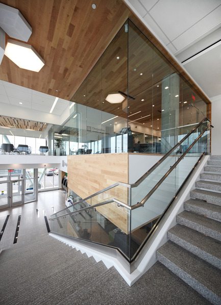 Dossier de presse | 1586-03 - Communiqué de presse | Caisse Desjardins Sainte-Foy - Hatem+D Architecture - Architecture institutionnelle - Crédit photo : Alexandre Guilbeault