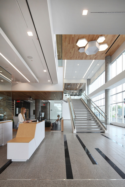 Dossier de presse | 1586-03 - Communiqué de presse | Caisse Desjardins Sainte-Foy - Hatem+D Architecture - Architecture institutionnelle - Crédit photo : Alexandre Guilbeault