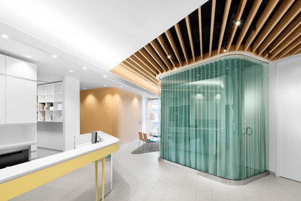 Dossier de presse | 760-11 - Communiqué de presse | Approche énergétique et formelle de la circularité: du principe à la création d’un espace recentré sur l’humain - Jean de Lessard, Designers Créatifs - Design d’intérieur commercial - Crédit photo : Adrien Williams