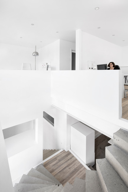 Dossier de presse | 1215-01 - Communiqué de presse | Purity of concrete - ISSASTUDIO - Design d’intérieur commercial - Work space - Crédit photo :  Adrien Williams 
